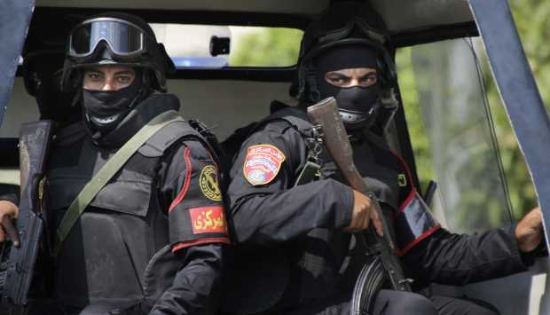 الأمن المصري ينجح في ضبط شخصين ألقيا المخلفات بشوارع المرج بعد تداول فيديو يستنكر الواقعة
