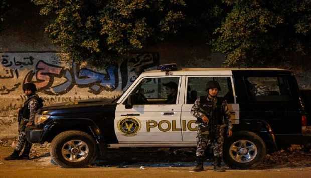 اعتداء عائلي في البحيرة: ضبط أب ونجله بتهمة الاعتداء على سيدتين بعصي خشبية