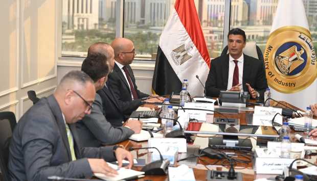 وزير الصناعة يتباحث مع ABB مصر حول خطط التوسع وتأثيرها على استراتيجية 2030