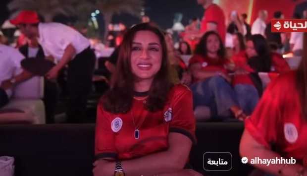 أنغام تلهب حماس الجماهير في منطقة المشجعين بأغنية “بلادي بلادي” دعماً لمنتخب مصر