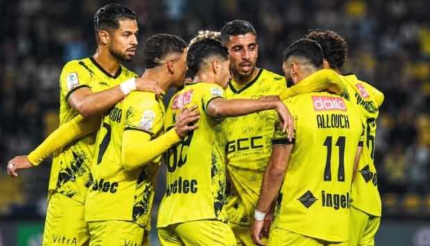 المغرب الفاسي يتوج بلقب الدوري المغربي للمرة الخامسة بعد غياب 41 عاماً