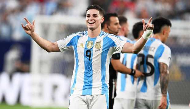 جوليان ألفاريز الأقرب للعب أساسي مع الأرجنتين أمام مصر في دور الـ16