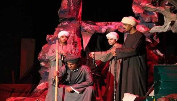 مسرحية “حيضان الدم” تناقش قضايا الثأر في مهرجان فرق الأقاليم بمركز الجيزة الثقافي