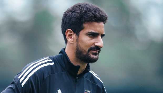 الأهلي يتمسك بمليون و800 ألف دولار لبيع بن رمضان ويهدد بانتظامه في التدريبات