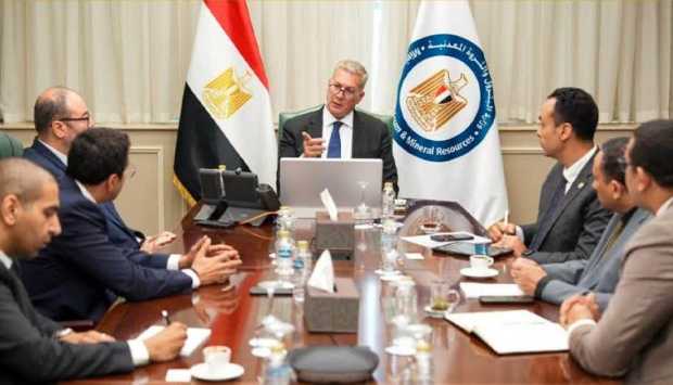 كريم بدوي يعلن عن خطة لتوظيف الذكاء الاصطناعي في تحسين كفاءة صناعة البترول