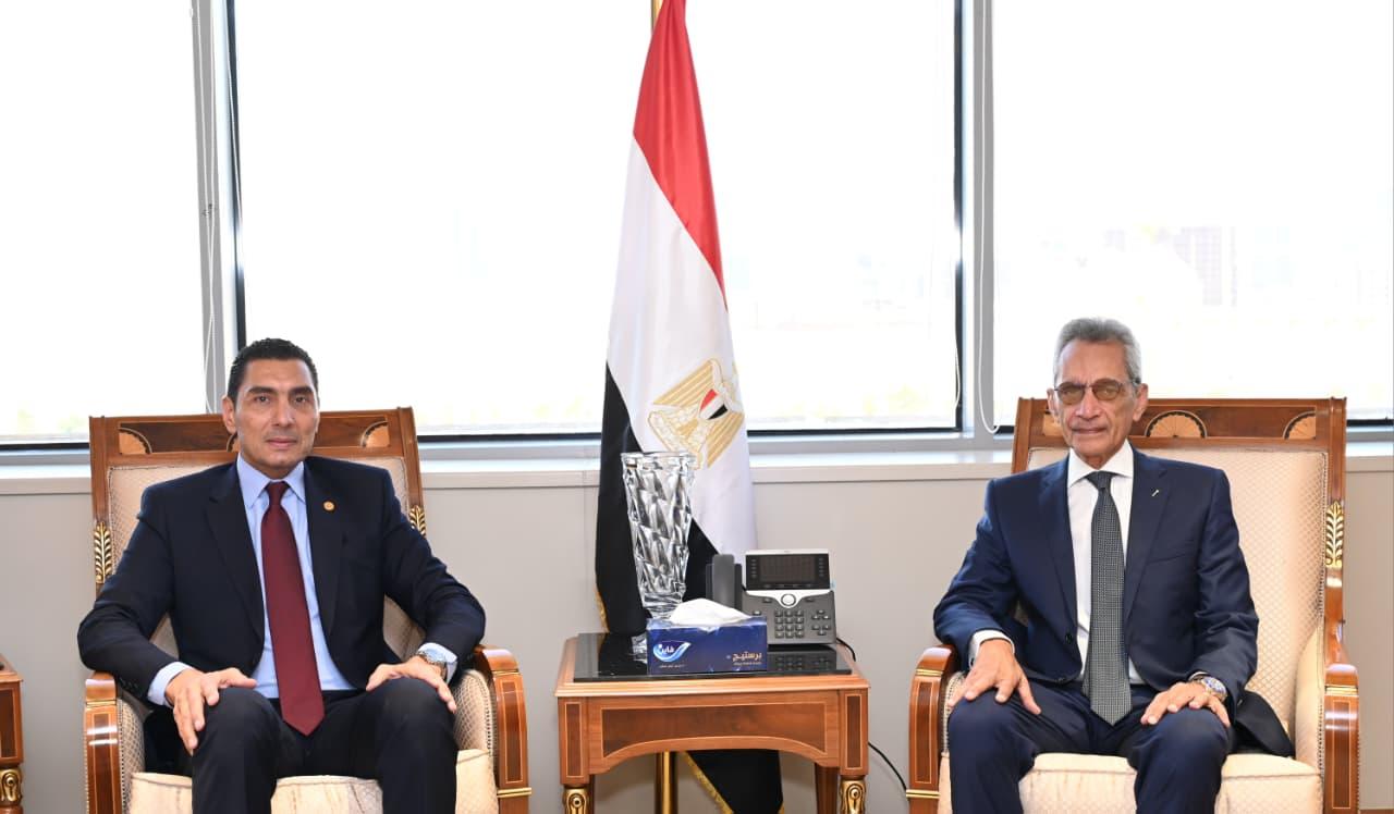 لقاء جوهر نبيل مع وزير شؤون المجالس النيابية