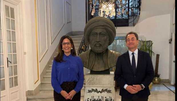 لقاء وزيرة الثقافة المصرية مع السفير الفرنسي لمناقشة مخرجات مباحثات باريس