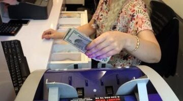 1763734017 سعر الدولار يستقر أمام الجنيه عند أعلى مستوى للبيع 4752