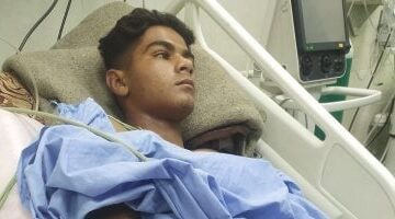 1764369454 مصطفى أبو طالب يكافح الشلل في غزة بعد إصابته برصاصة