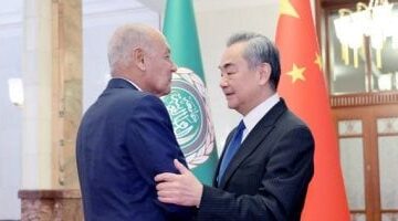 أبو الغيط يبحث مع وزير الخارجية الصيني سبل تعزيز العلاقات