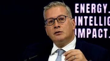 أسعار النفط ترتفع بعد تقييم تأثير العقوبات الغربية على تدفقات