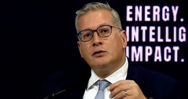 أسعار النفط ترتفع بعد تقييم تأثير العقوبات الغربية على تدفقات النفط الروسي