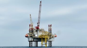 أسعار النفط تسجل رابع انخفاض شهري مع تراجع المخاطر السياسية