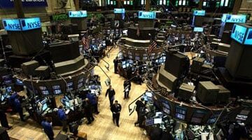 أكبر مشغل بورصات في العالم يوقف التداول ويكشف عن أسباب