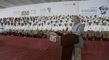 احتفالية جماعية لـ500 شاب وشابة في المخا اليمنية بدعم من