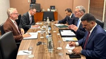 البترول يعلن تعزيز التعاون مع أستراليا لنقل خبرات التعدين الناجحة