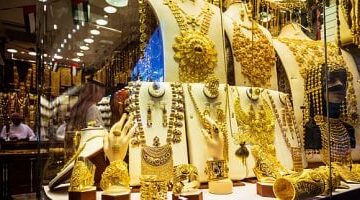 الذهب يتراجع عالمياً وسط غموض قرار الفيدرالي والمستثمرون يتساءلون عن