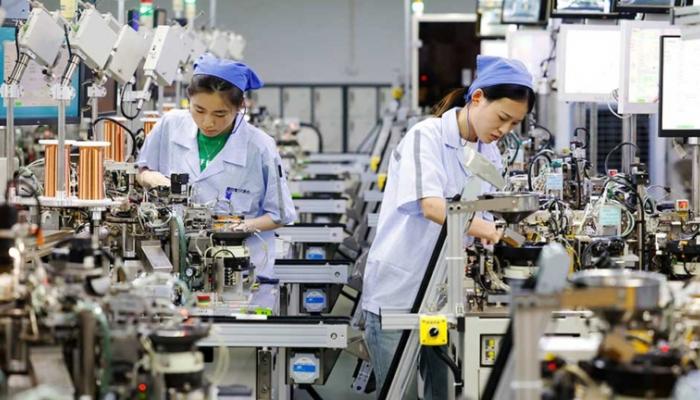 المصانع الصينية بتعاني من انكماش للشهر الثامن على التوالي، والمشكلة بتزيد