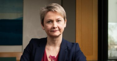 بريطانيا تدعو لزيادة المساعدات الإنسانية لغزة مع اقتراب تصويت مجلس الأمن على خطة السلام