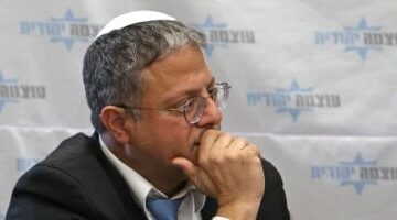 بن غفير يقيل قائد شرطة القدس بعد رفضه إدخال كتب