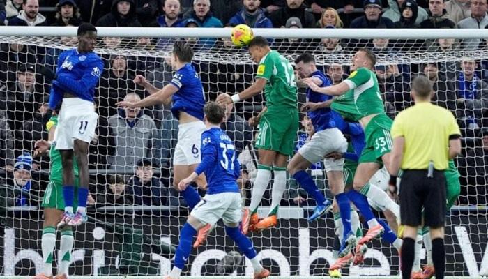 ثياو يتجاوز رقم فودين في أسرع هدف بالدوري الإنجليزي