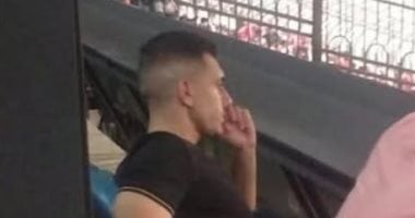 جراديشار يظهر دعمه للأهلي من المدرجات أمام شبيبة القبائل رغم الإيقاف