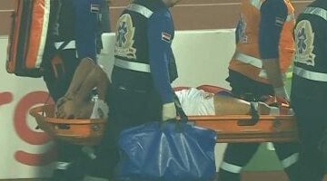 دونجا يتعرض لإصابة في الركبة وينقل لأحد المستشفيات بعد مباراة