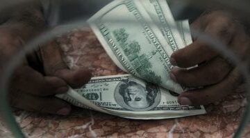 سعر الدولار في البنك العقاري المصري يسجل 4740 جنيه للشراء