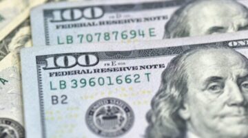 سعر الدولار مقابل الجنيه المصري في منتصف تداولات يوم السبت