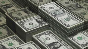 سعر الدولار يسجل استقرارًا أمام الجنيه المصري في بداية تعاملات