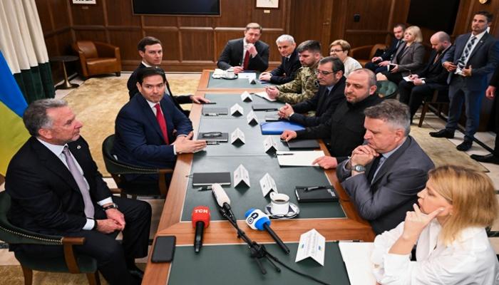 طاولة مفاوضات متحركة.. أوكرانيا تسعى لإنهاء الحرب (تسلسل زمني)