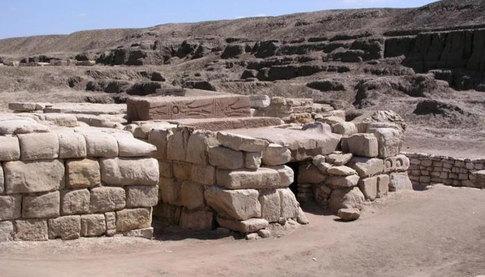 قبر ملكي يفتح باب أسرار حضارة تانيس القديمة في مصر