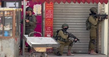 قوات الاحتلال الإسرائيلي تعتقل خمسة فلسطينيين وتواصل هجومها على مدينة طوباس