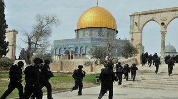 مستوطنون يقتحمون المسجد الأقصى وسط دعوات لاقتحام واسع غدا الخميس