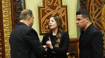 نجوم الكرة يتجمعون في عزاء والد دينا سليم ويعبرون عن