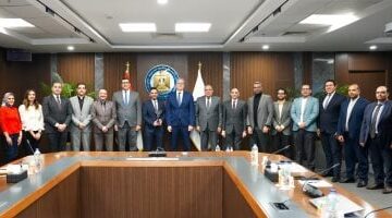 وزير البترول يعلن تكريم مهند عاطف لفوزه بجائزة أفضل وكيل