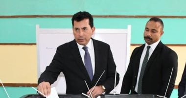 وزير الشباب والرياضة يشارك في انتخابات مجلس النواب بالشروق