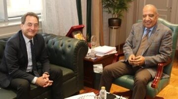 وزير الكهرباء يعلن عن تعاون مع سفير فرنسا في مجالات