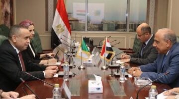 وزير الكهرباء يعلن عن سبل جديدة للتعاون مع نظيره الجزائري