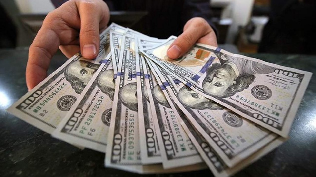 تراجع سعر الدولار مقابل الجنية المصري اليوم في البنوك المصرية والسوق السوداء.. 100 دولار كم جنية؟