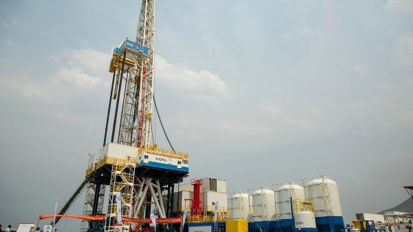 أسعار النفط ثابتة رغم القلق من المخاطر الجيوسياسية على الإمدادات