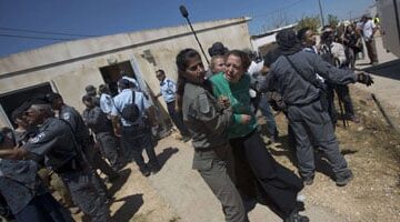 إصابة مستوطنة إسرائيلية في حادث دهس قرب كريات أربع بالخليل