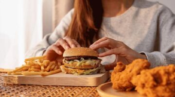 تحذير للحوامل روائح الأكل الدهني ممكن تأثر على وزن البيبي