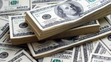 سعر الدولار في البنوك ومكاتب الصرافة بمصر خلال منتصف يوم