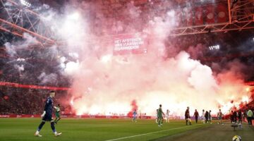 فضيحة كبيرة حريق في المدرجات يوقف مباراة أياكس