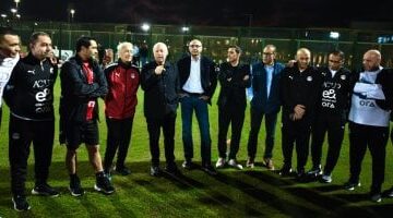 وزير الرياضة وأبوريدة يدعمان منتخب مصر قبل مواجهة الكويت في