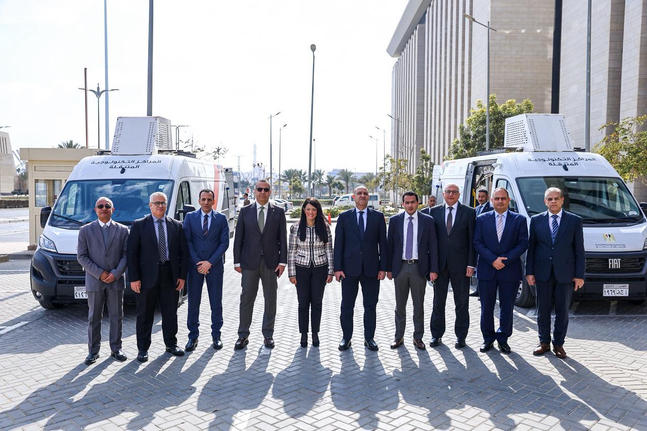 جانب من التوقيع