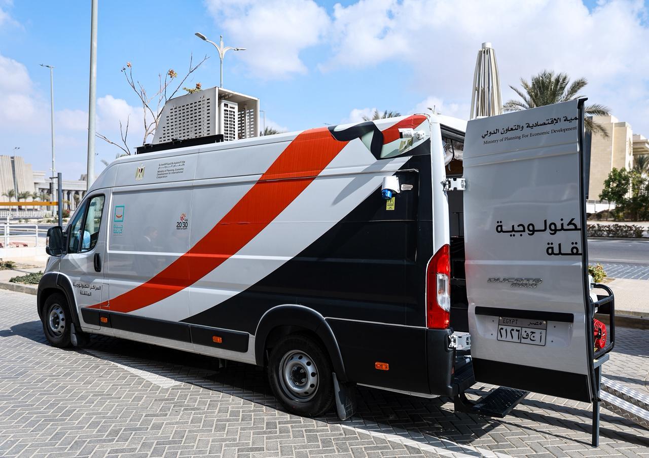 جانب من التوقيع