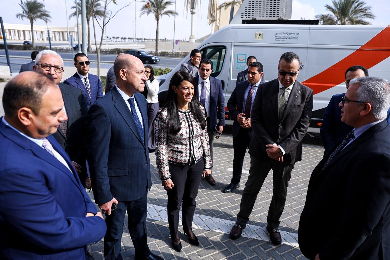 جانب من التوقيع