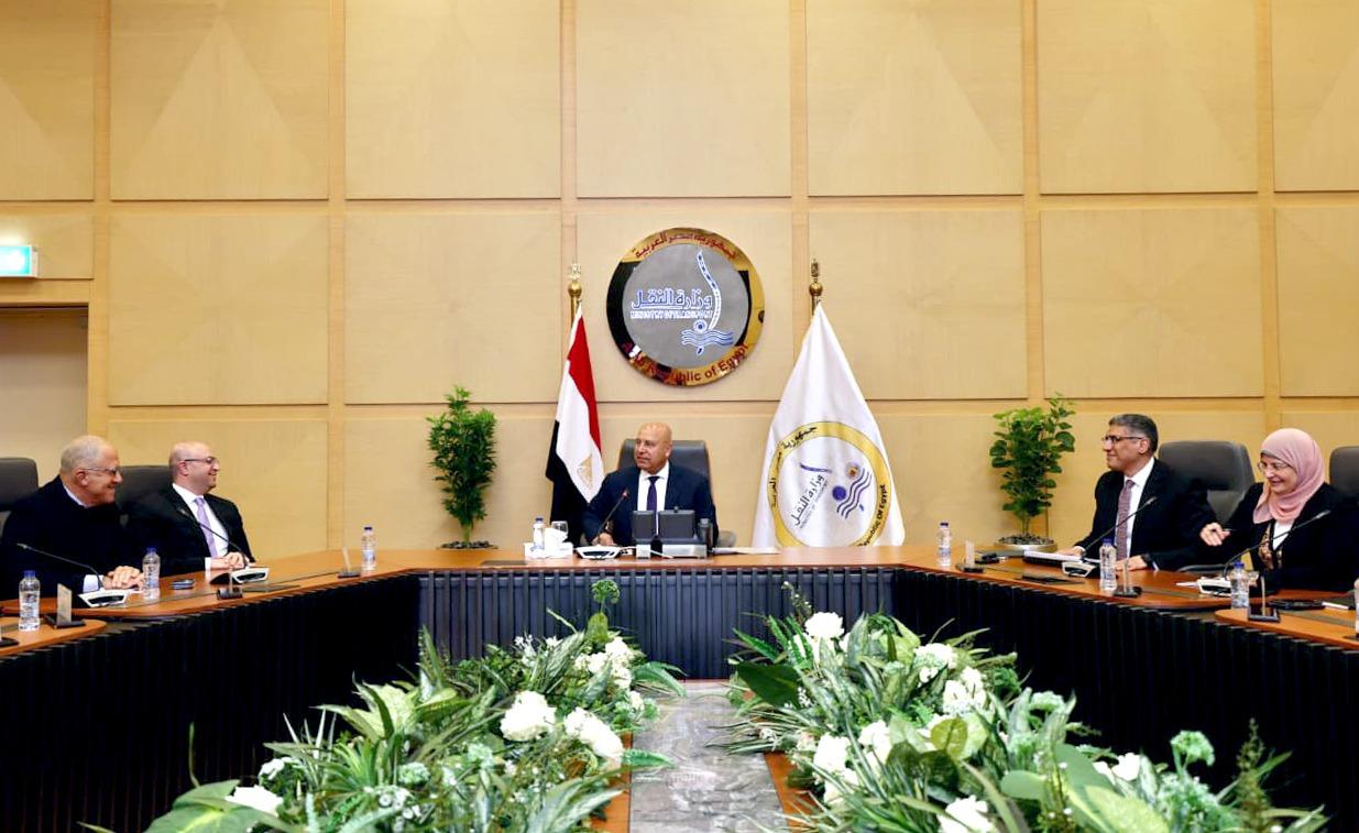 كامل الوزير خلال اللقاء